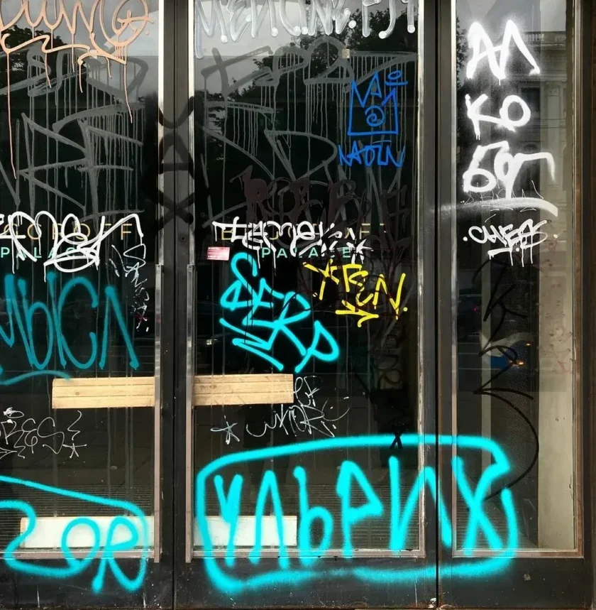 glass graffiti removal