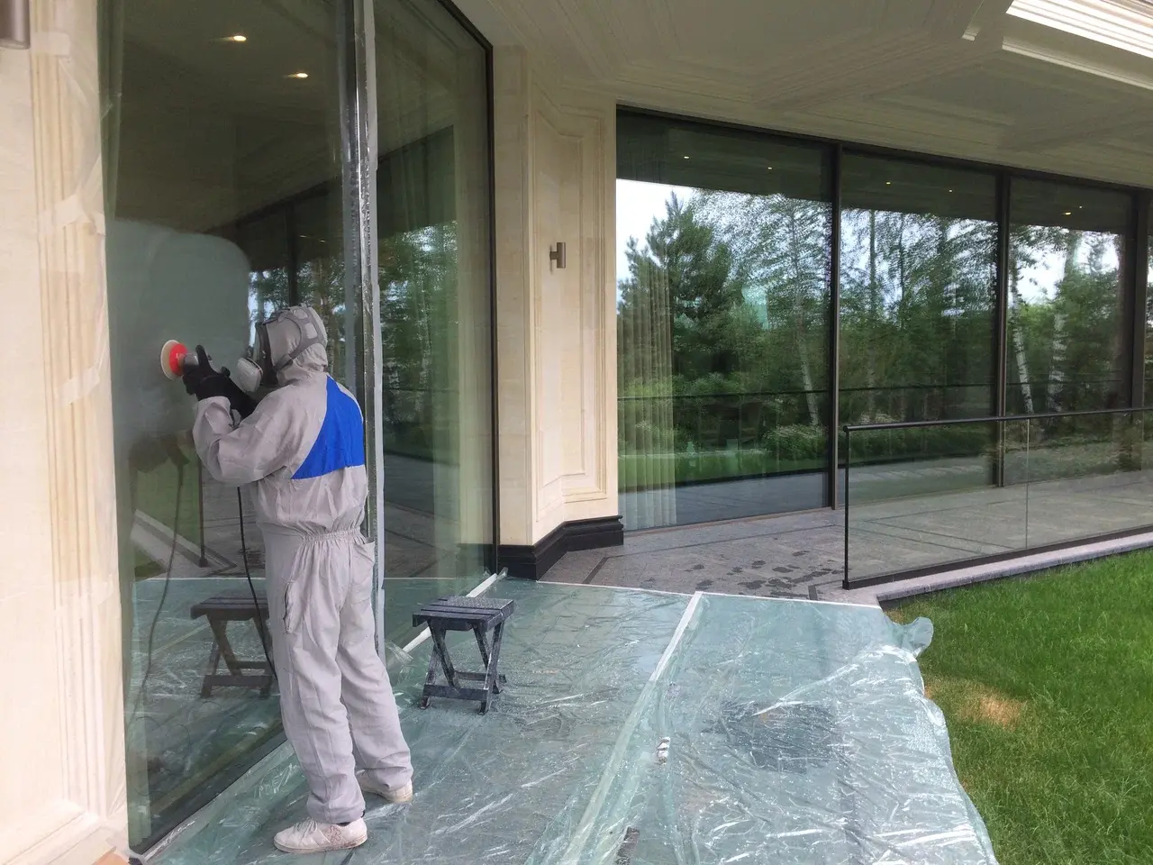 glass scratch removal service