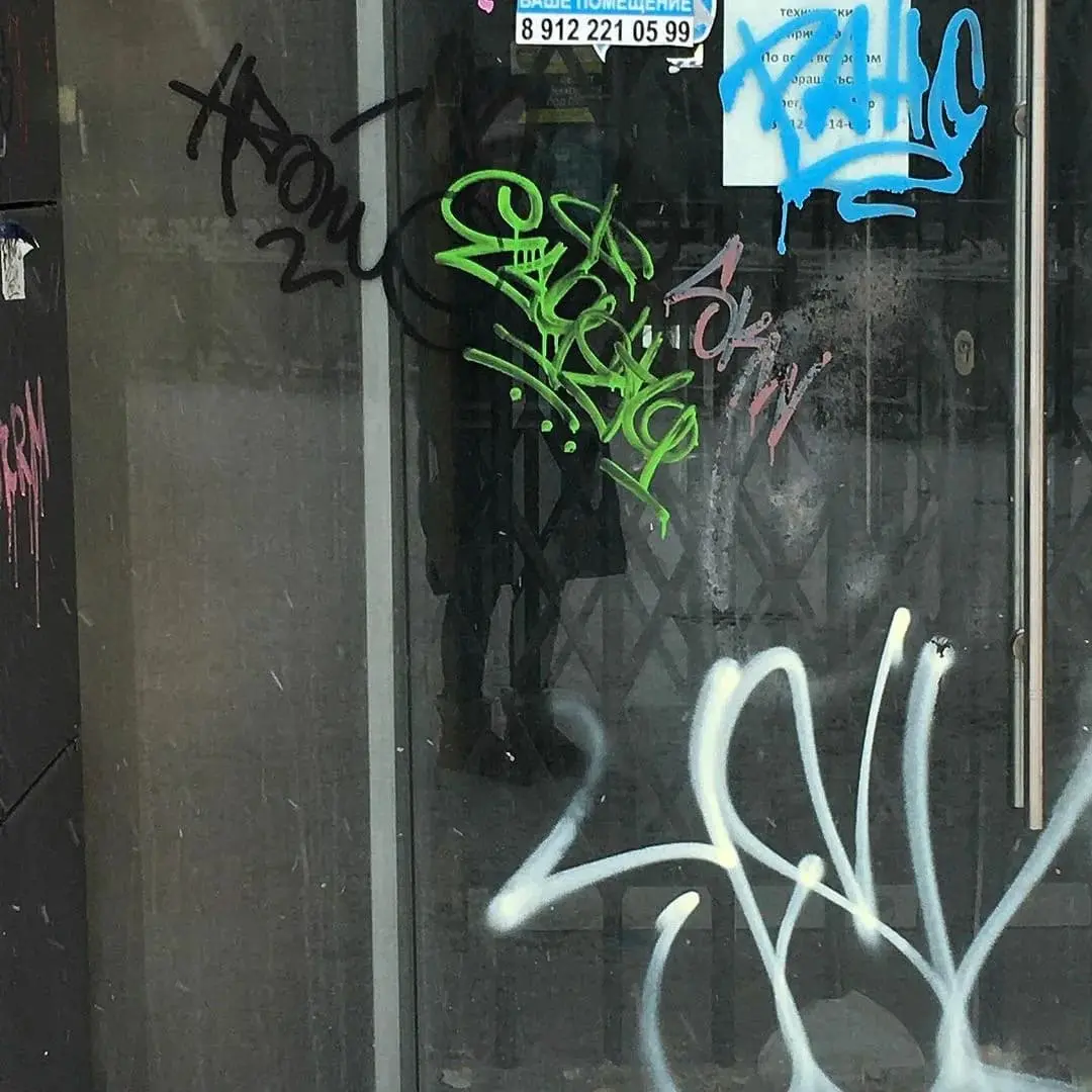 remove acid graffiti from glass